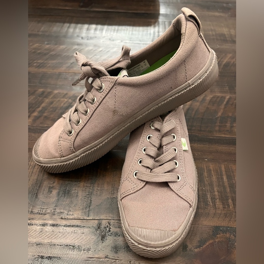 Cariuma OCA Low Canvas Sneakers Taupe Sustainable Comfort Women’s Size 7 - Picture 2 of 9